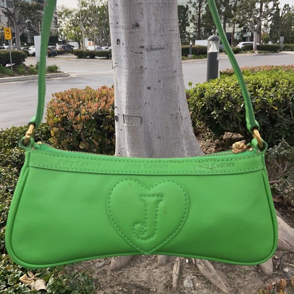 Vintage Juicy Couture Y2K Apple Green Leather shoulder bag baguette purse charms - Picture 6 of 15
